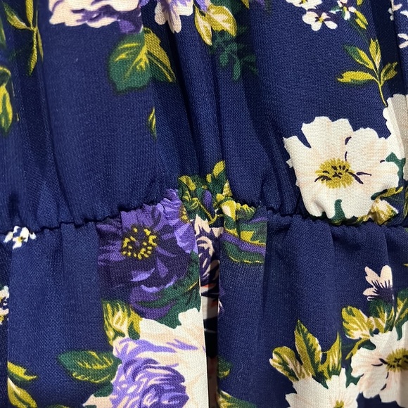 Honey Punch, size medium, navy floral dress. - Picture 4 of 6